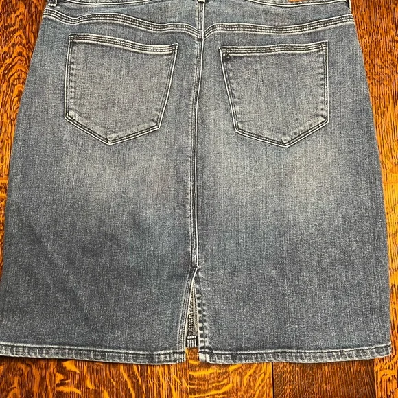 Lands End Women’s Skirt Denim Short Very Good Condition Size 14 - Picture 2 of 6